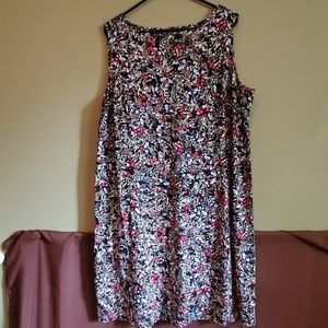 Gorgeous sleeveless knee length dress